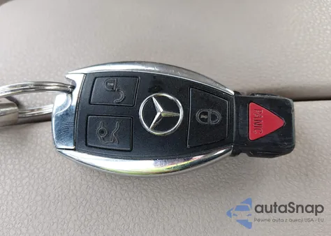 2013 Mercedes-Benz C 250 Sport z USA, uszkodzony, nr VIN WDDGF4HB2DR287519